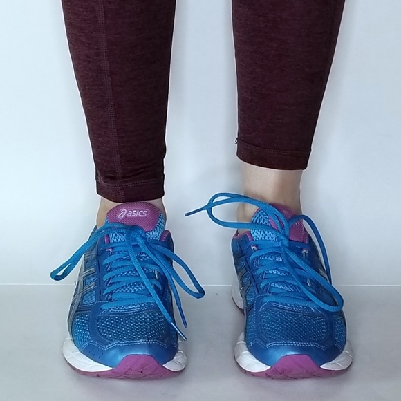 Worn Gym Sneakers size 8 - Picture 2 of 8